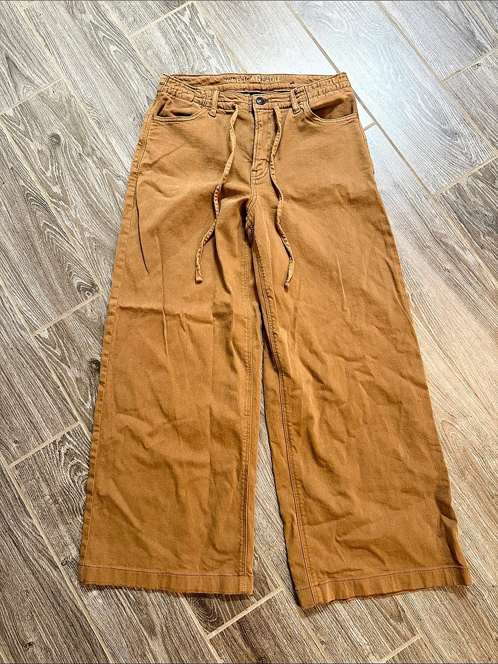 AE Dreamy Drape Stretch Low-Rise Ultra Wide-Leg Pants Camel/Tan size 2 EUC